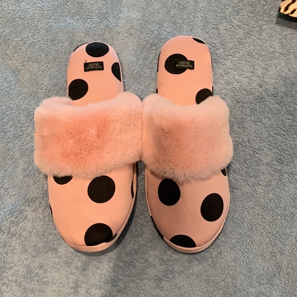 Victoria’s Secret slippers size medium. - Picture 4 of 4